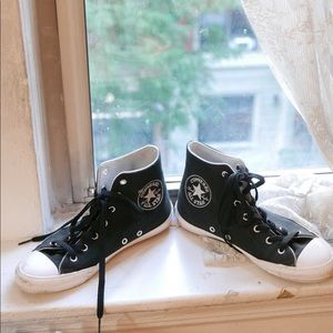 Black converse shoes